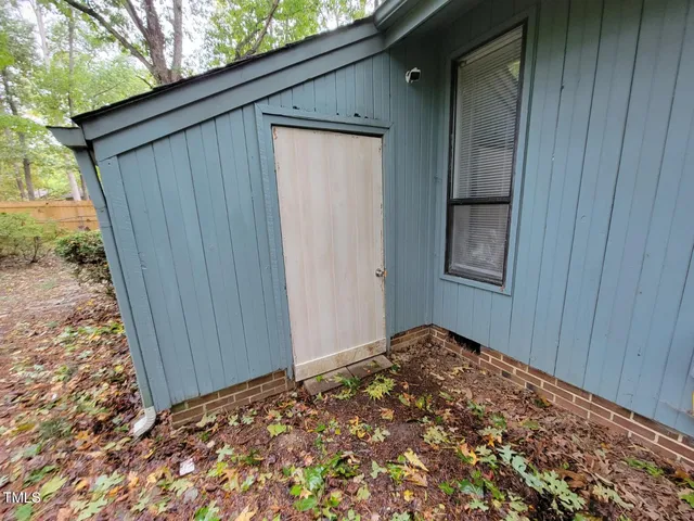 a view of backyard of house