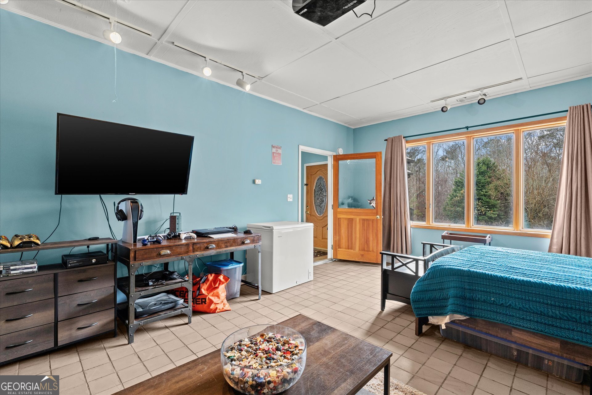 620 Smyrna Church Road Carrollton, GA 30117 - Photo 33 of 68 a reading room with furniture and a flat screen tv