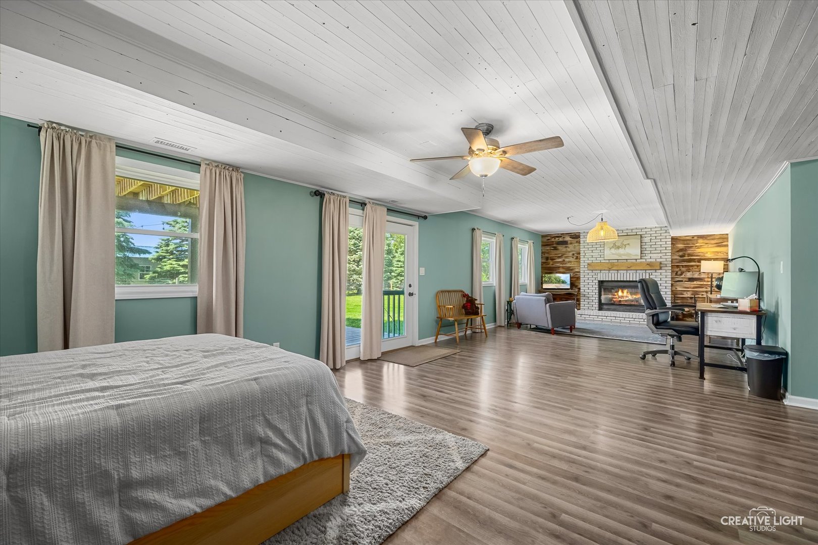13495 Fennel Road Newark, IL 60541 - Photo 32 of 43 a spacious bedroom with a large bed a chandelier and windows