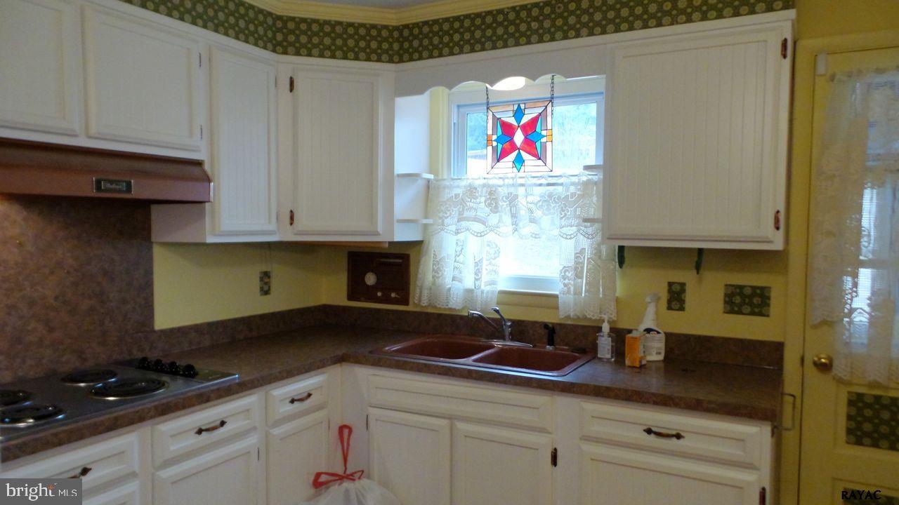 2630 Raleigh Drive York, PA 17402 - Photo 14 of 31 Gallery Image 14