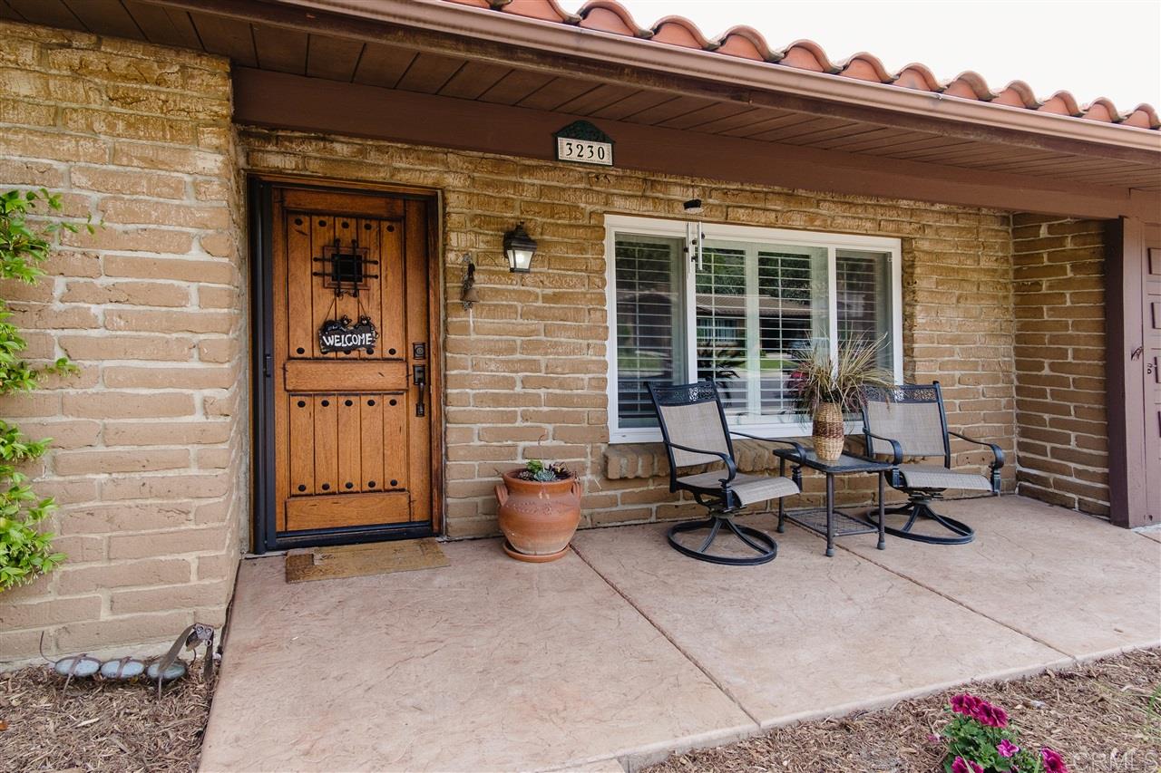 3230 Vía Almonte Fallbrook, CA 92028 - Photo 2 of 25 Gallery Image 2