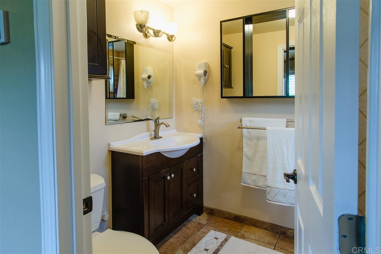 3230 Vía Almonte Fallbrook, CA 92028 - Photo 11 of 25 Gallery Image 11