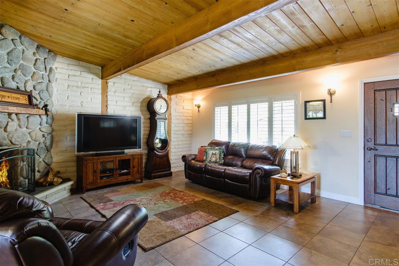3230 Vía Almonte Fallbrook, CA 92028 - Photo 7 of 25 Gallery Image 7