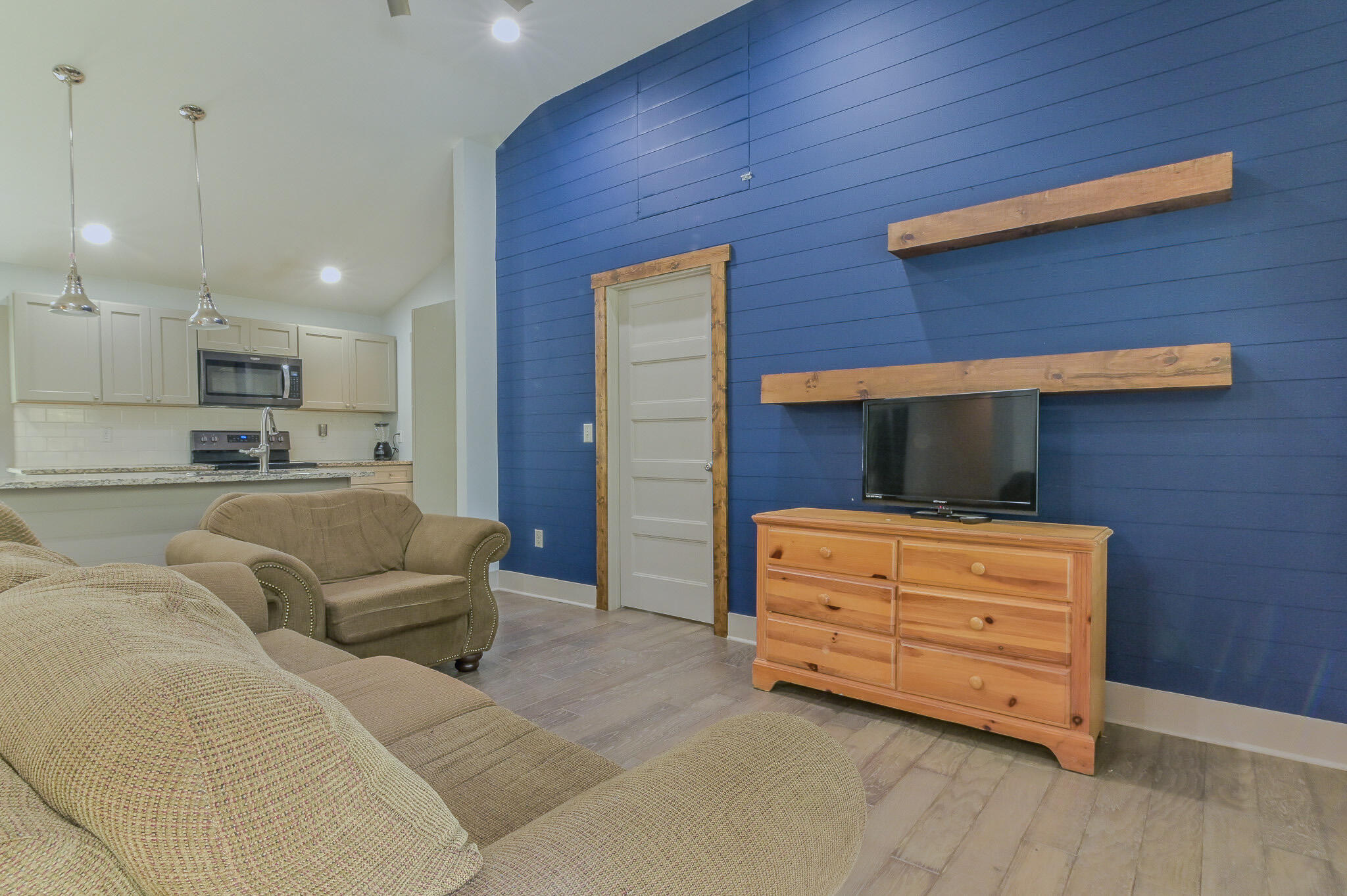 1033 Nash Road Ridgeville, SC 29472 - Photo 4 of 18 Living Room