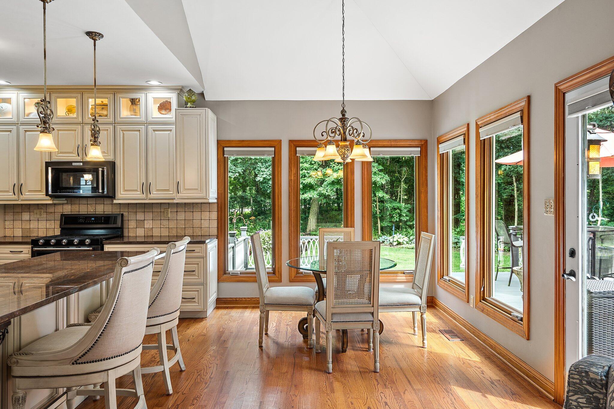 9064 North Deer Field Lane Demotte, IN 46310 - Photo 13 of 42 2048x1365