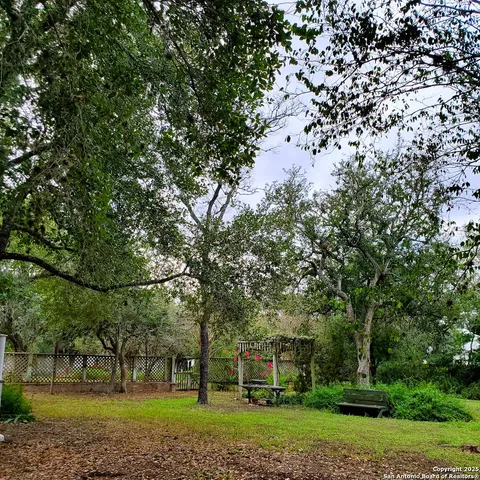 a view of a house with backyard