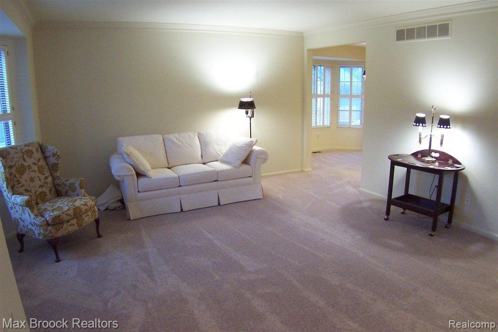 3 Living Room.JPG