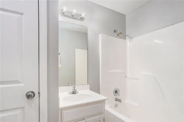 $289,990 | 1710 Clear Creek Drive, Kearney, MO 64060