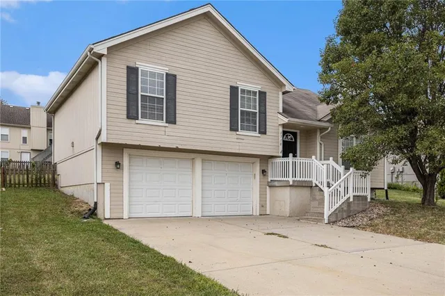 $289,990 | 1710 Clear Creek Drive, Kearney, MO 64060
