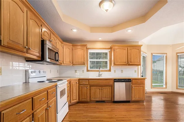 $289,990 | 1710 Clear Creek Drive, Kearney, MO 64060