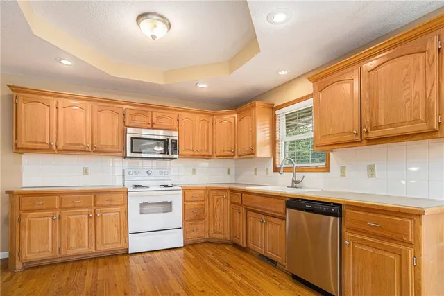 $289,990 | 1710 Clear Creek Drive, Kearney, MO 64060