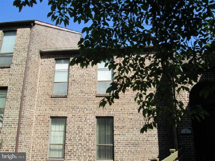 2 C Fairway Road Reading, PA 19607 - Photo 2 of 16 Gallery Image 2