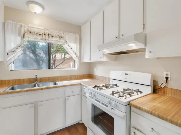 $499,000 | 1521 Temple Heights Drive, Oceanside, CA 92056