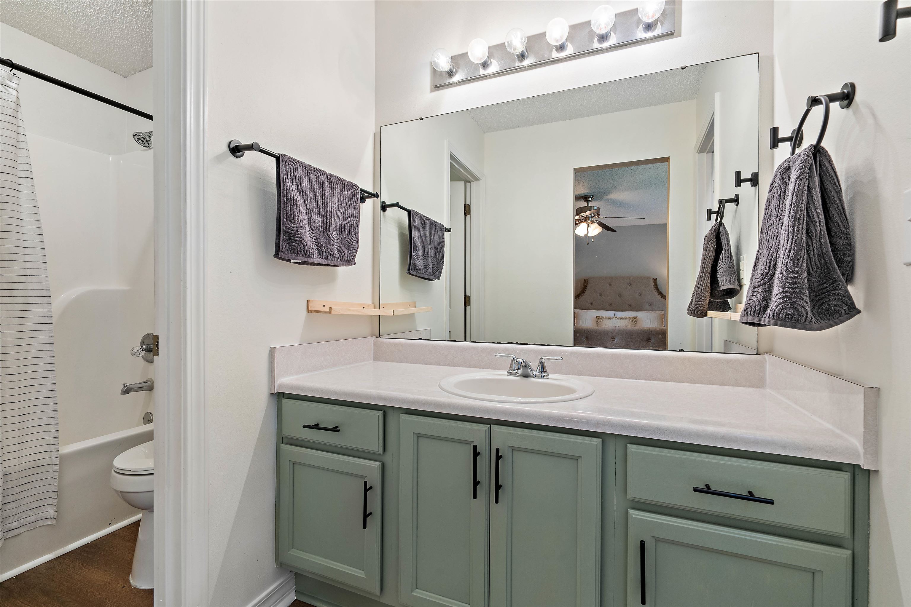 164 Robbins Boulevard Daphne, AL 36526 - Photo 18 of 28 Bathroom