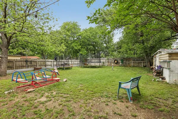 $250,000 | 426 West Lake Street, Krum, TX 76249