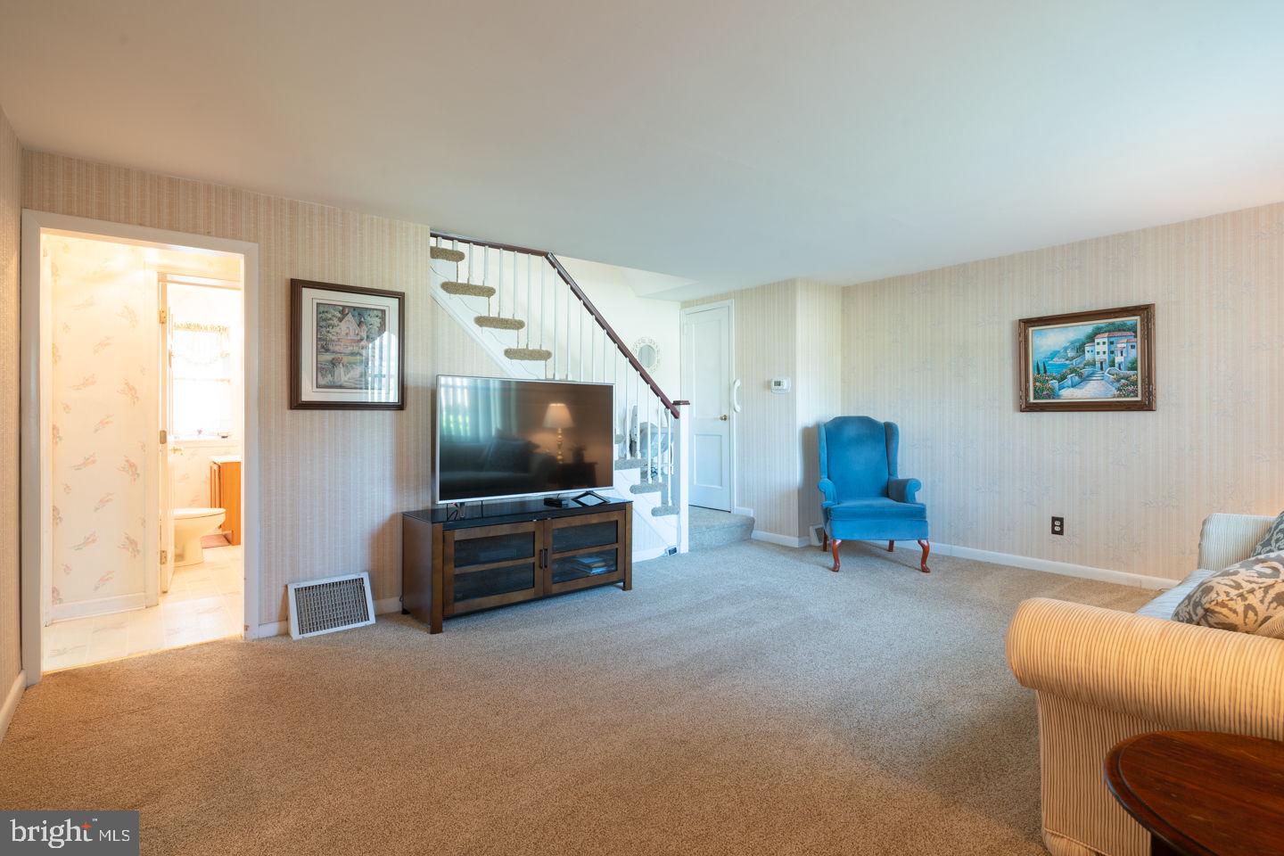 629 Dutton Circle Springfield, PA 19064 - Photo 2 of 30 Gallery Image 2