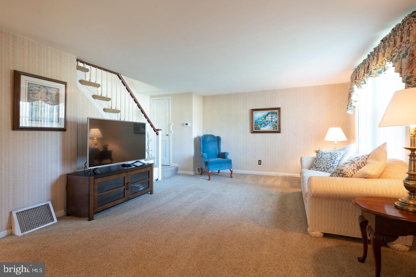 629 Dutton Circle Springfield, PA 19064 - Photo 3 of 30 Gallery Image 3