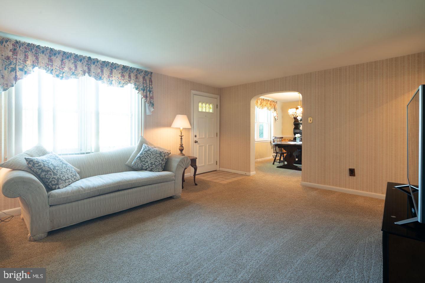 629 Dutton Circle Springfield, PA 19064 - Photo 4 of 30 Gallery Image 4