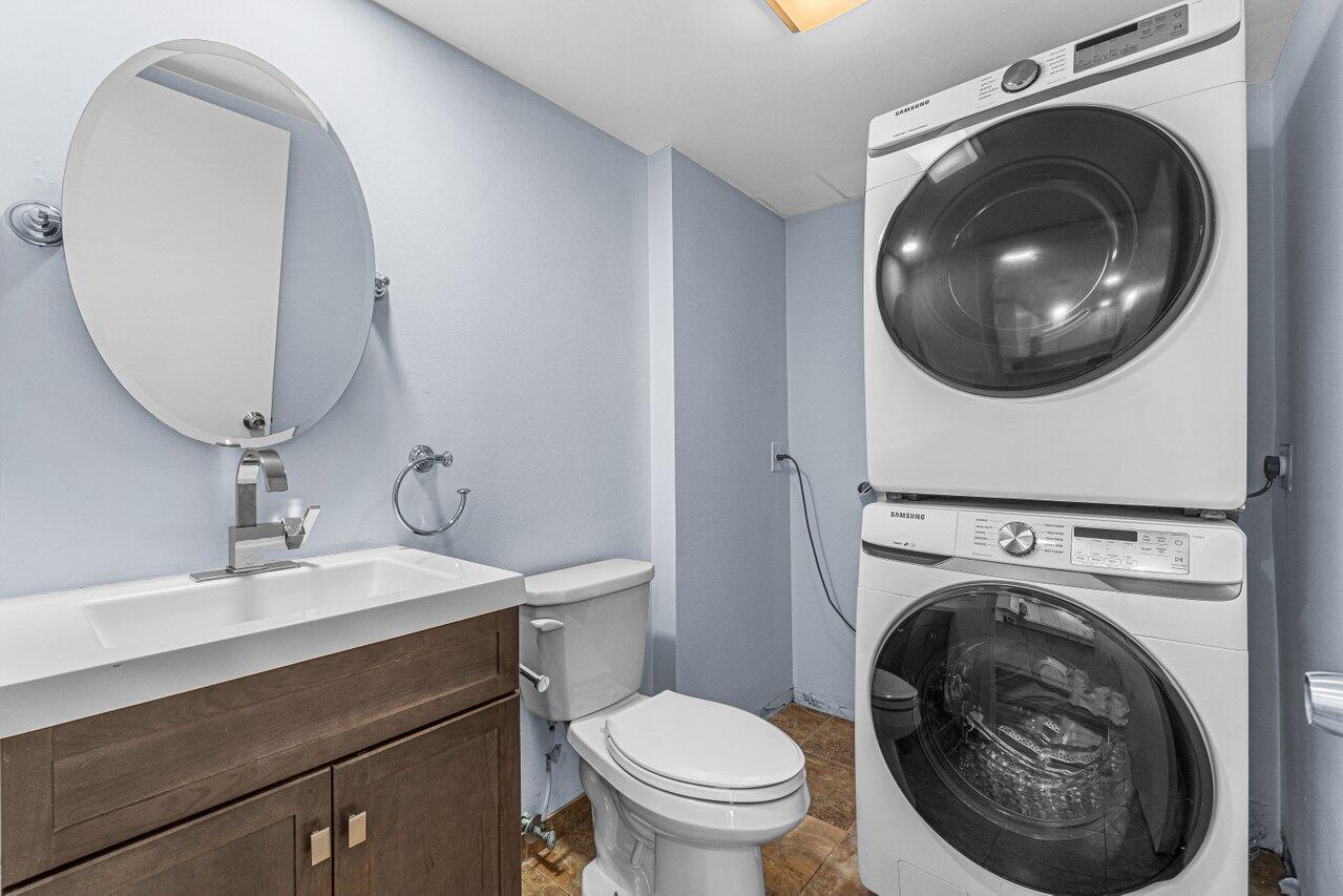 2929 Southwest 22nd Circle, Unit 32B Delray Beach, FL 33445 - Photo 11 of 27 a bathroom with a toilet sink and mirror