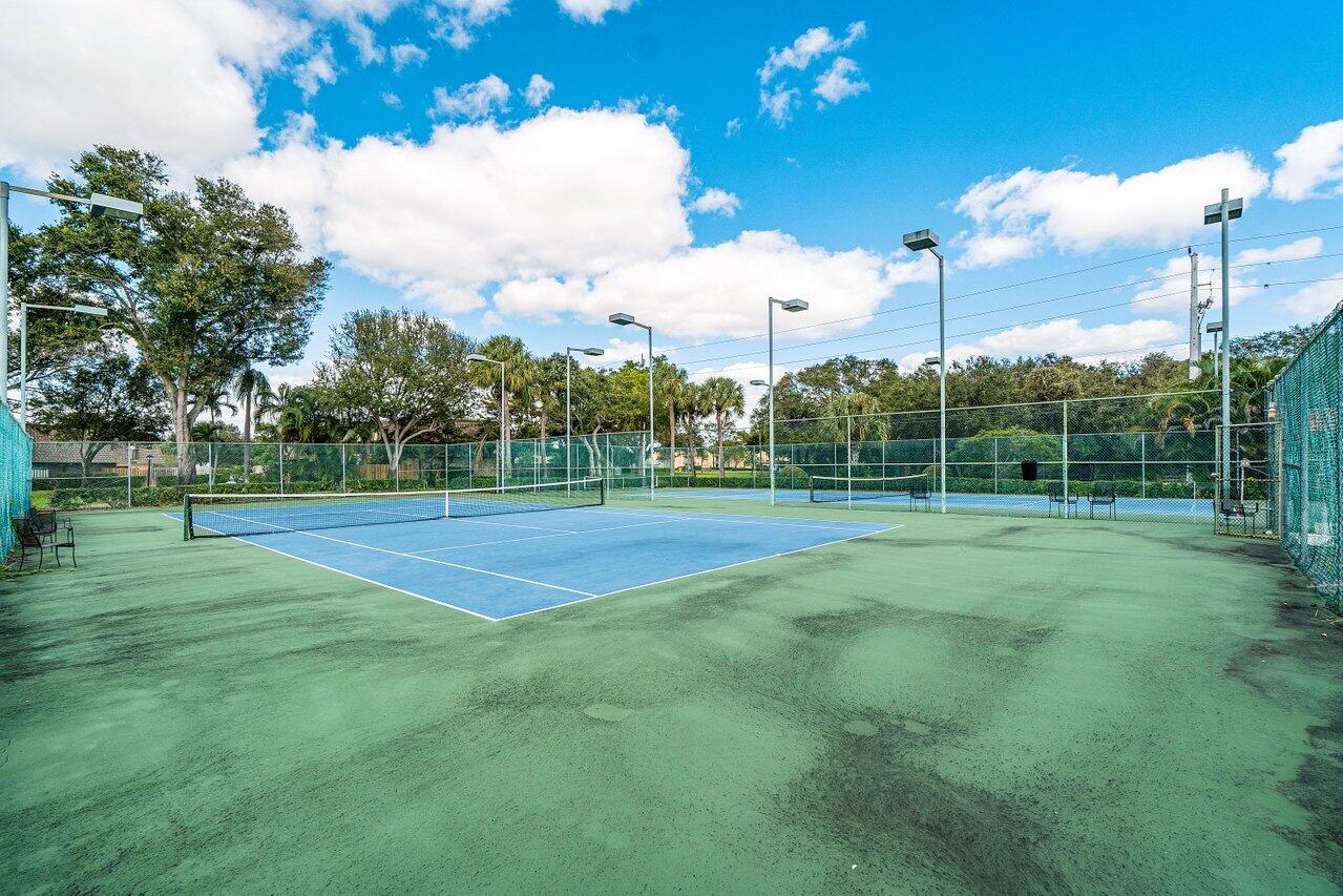 2929 Southwest 22nd Circle, Unit 32B Delray Beach, FL 33445 - Photo 24 of 27 a view of a basketball court