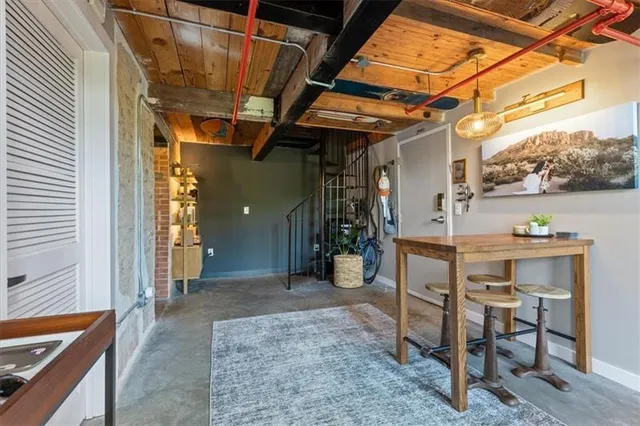 a view of an outdoor space