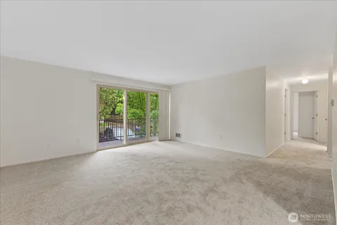 $359,000 | 11006 Northeast 68th Street, Unit 819, Kirkland, WA 98033