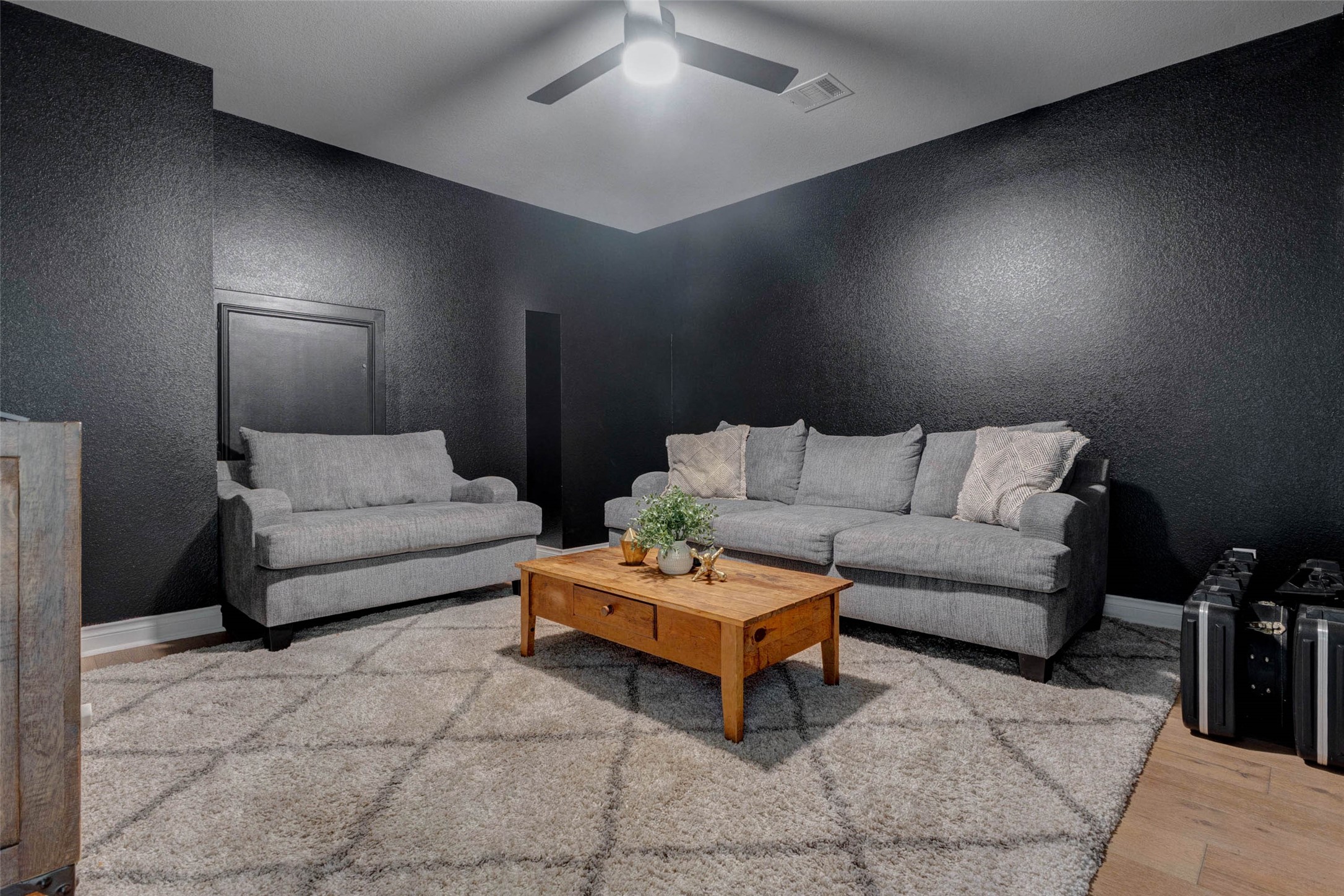 4303 Tupelo Leaf Court Manvel, TX 77578 - Photo 39 of 50 a living room with furniture and a potted plant on a dresser