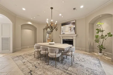 $4,200,000 | 835 Echo Lane, Hedwig Village, TX 77024