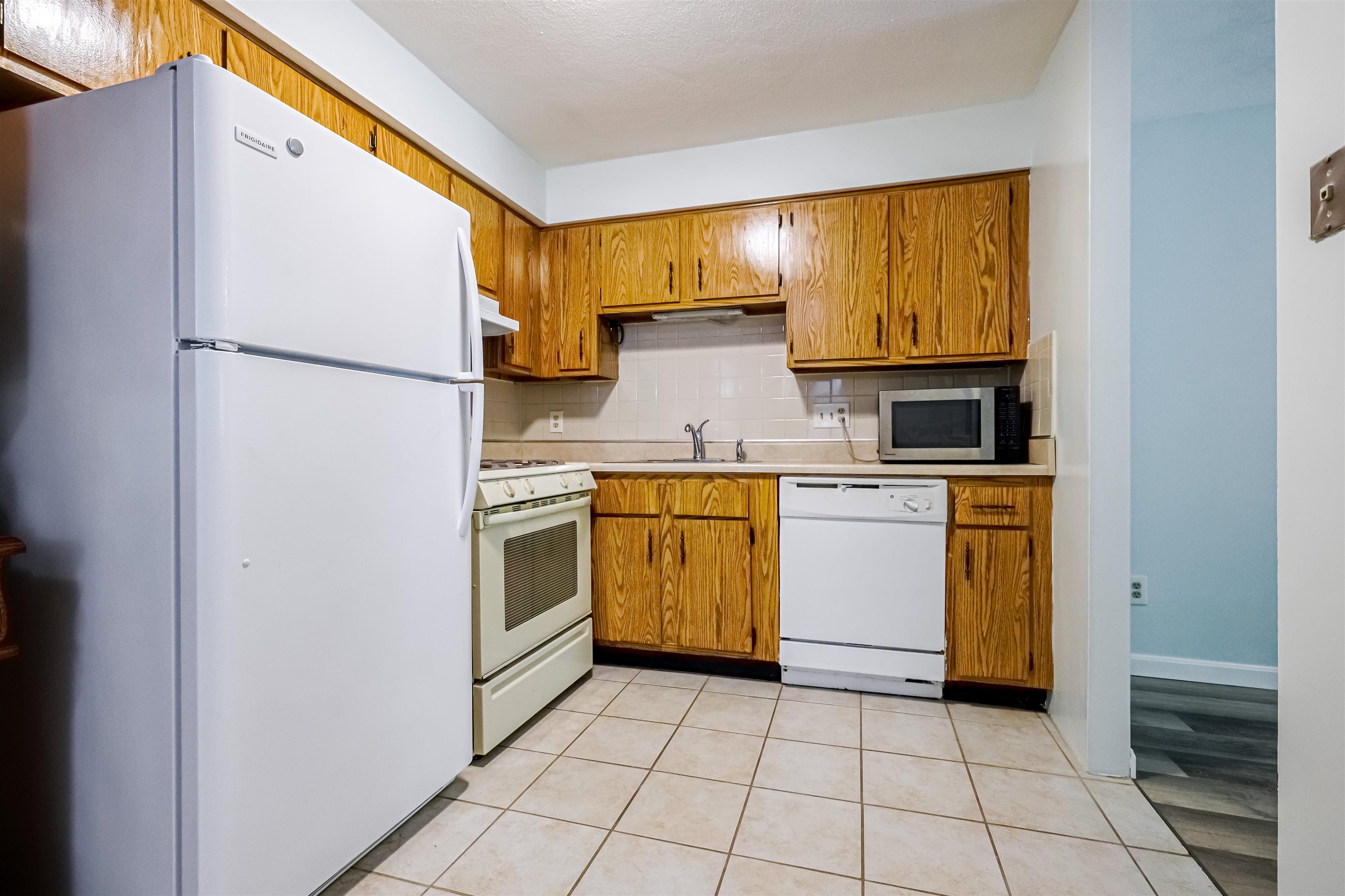 210 Brook Village Road, Unit 7 Nashua, NH 03062 - Photo 10 of 31