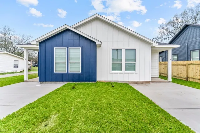 $1,800 | 402 West Stewart Street, Unit A, Willis, TX 77378