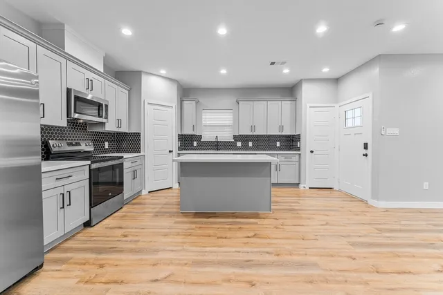 $1,800 | 402 West Stewart Street, Unit A, Willis, TX 77378