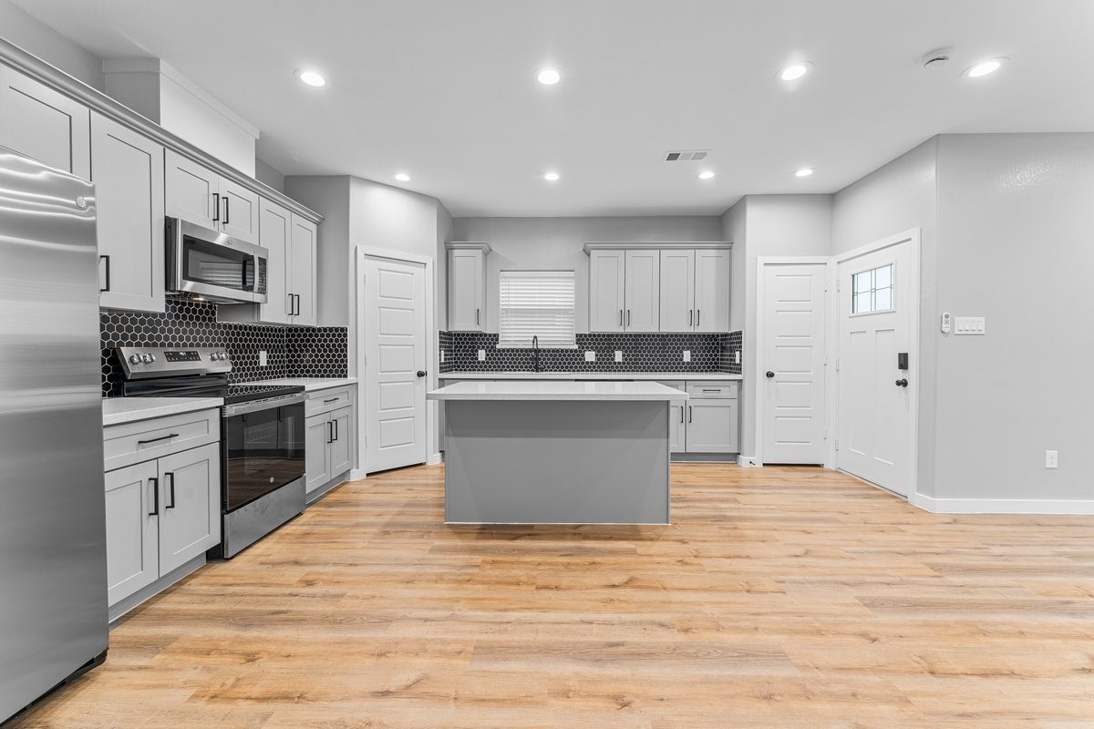 402 West Stewart Street, Unit A Willis, TX 77378 - Photo 7 of 14