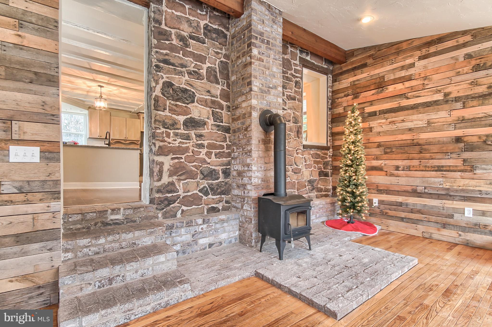 601 East Butter Road York, PA 17406 - Photo 8 of 39