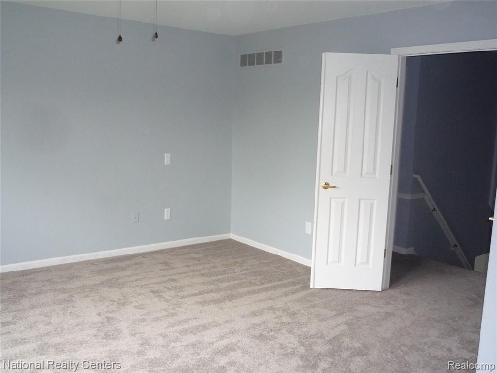 5800 Hathaway Road Canton, MI 48187 - Photo 11 of 27 P1050493.JPG