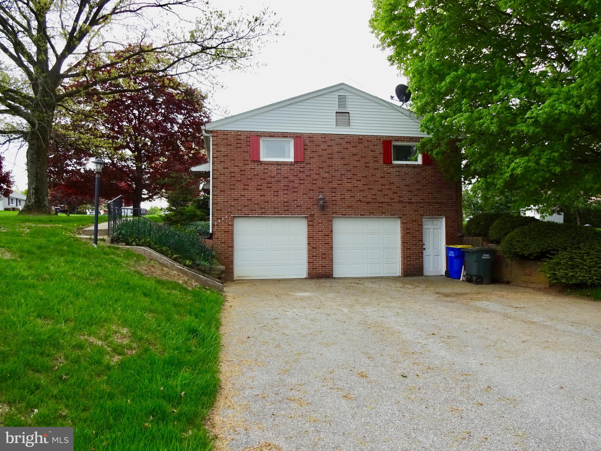 633 Green Valley Road York, PA 17403 - Photo 3 of 46 Gallery Image 3