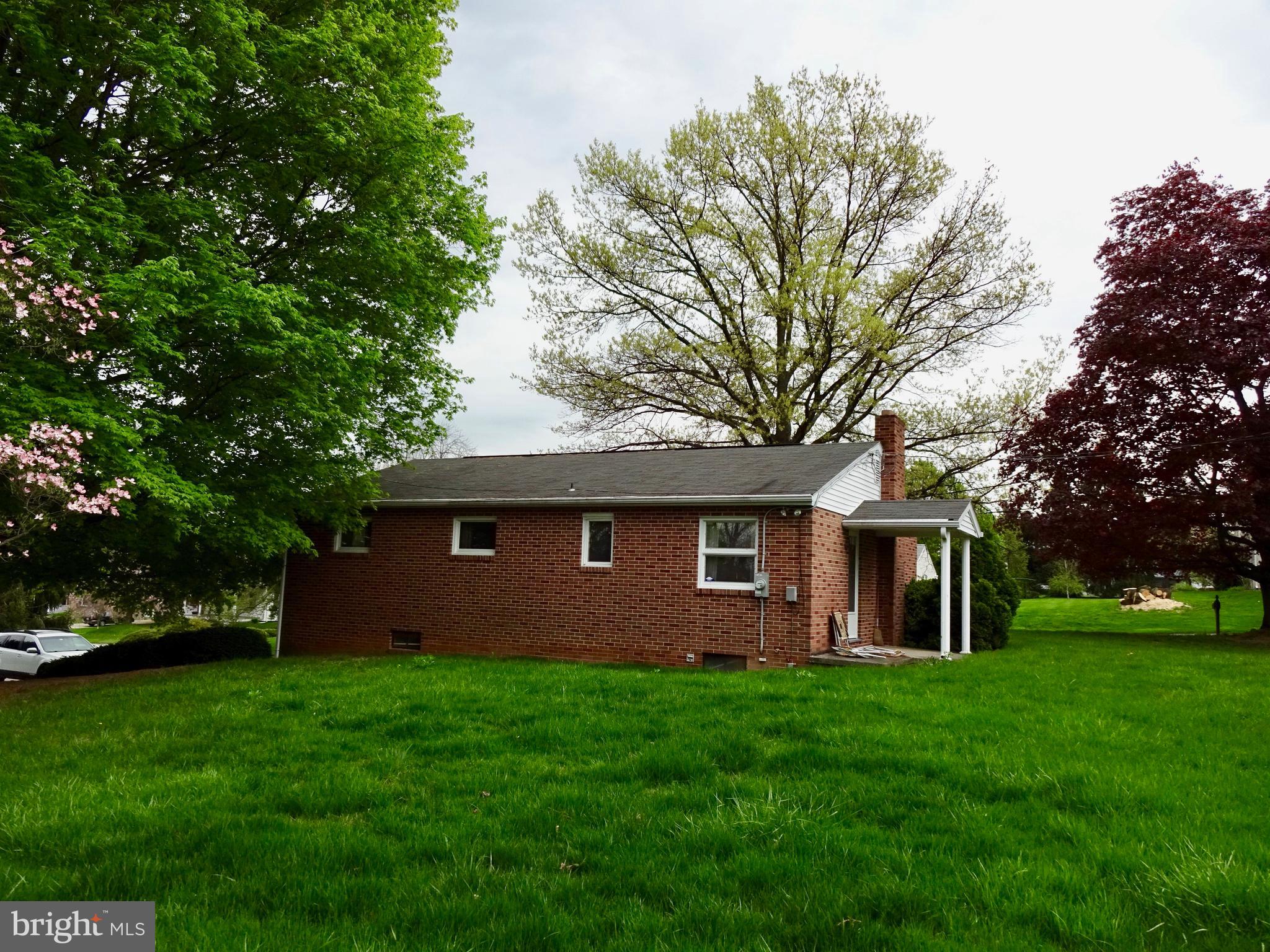 633 Green Valley Road York, PA 17403 - Photo 4 of 46 Gallery Image 4