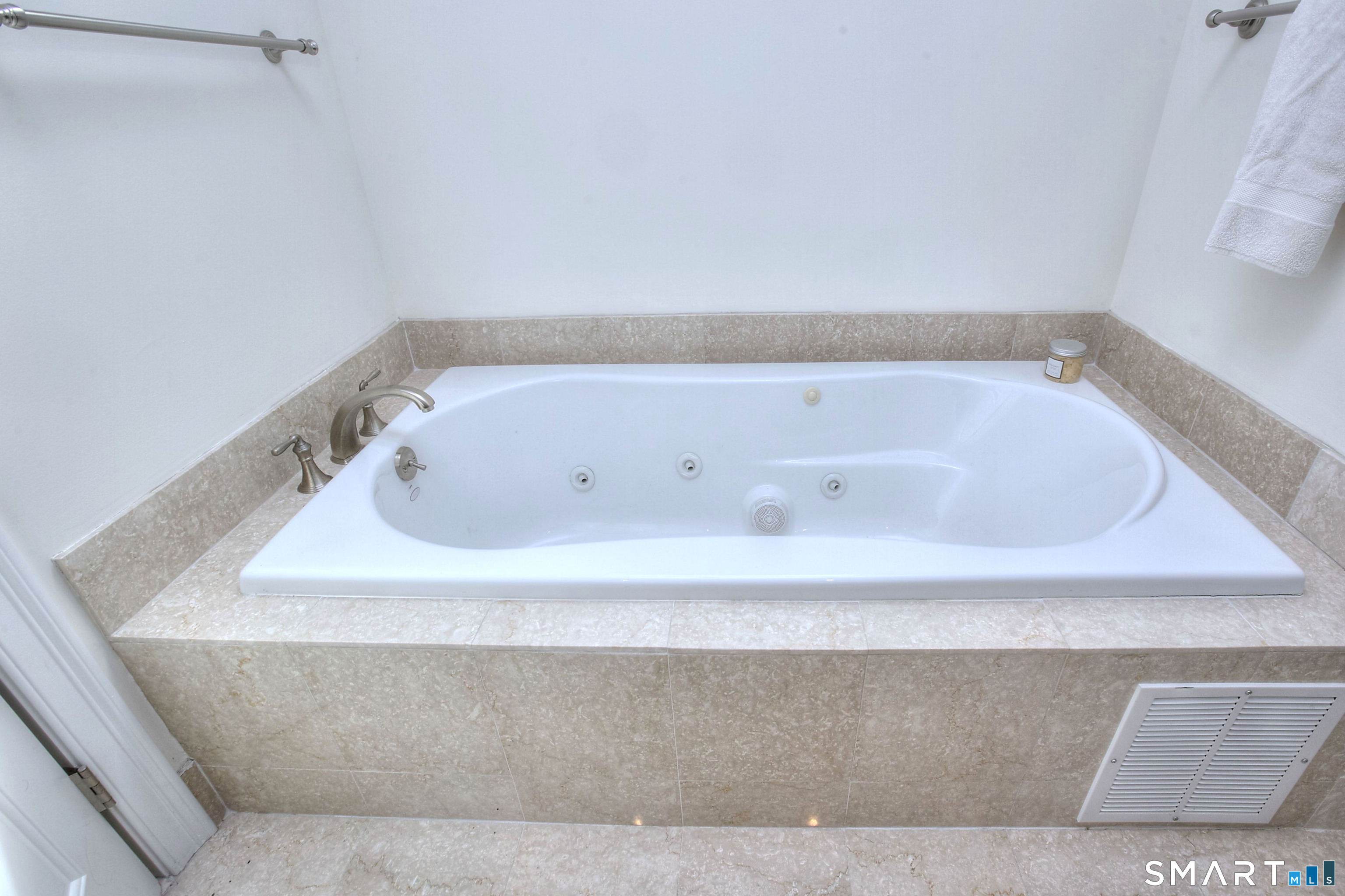 16 Hayestown Road, Unit C402 Danbury, CT 06811 - Photo 19 of 36 a bathroom with a bathtub