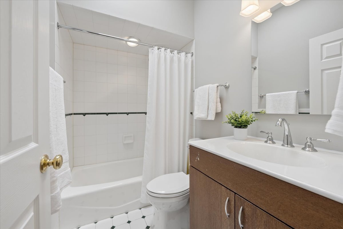 1948 North Mohawk Street, Unit D Chicago, IL 60614 - Photo 24 of 36