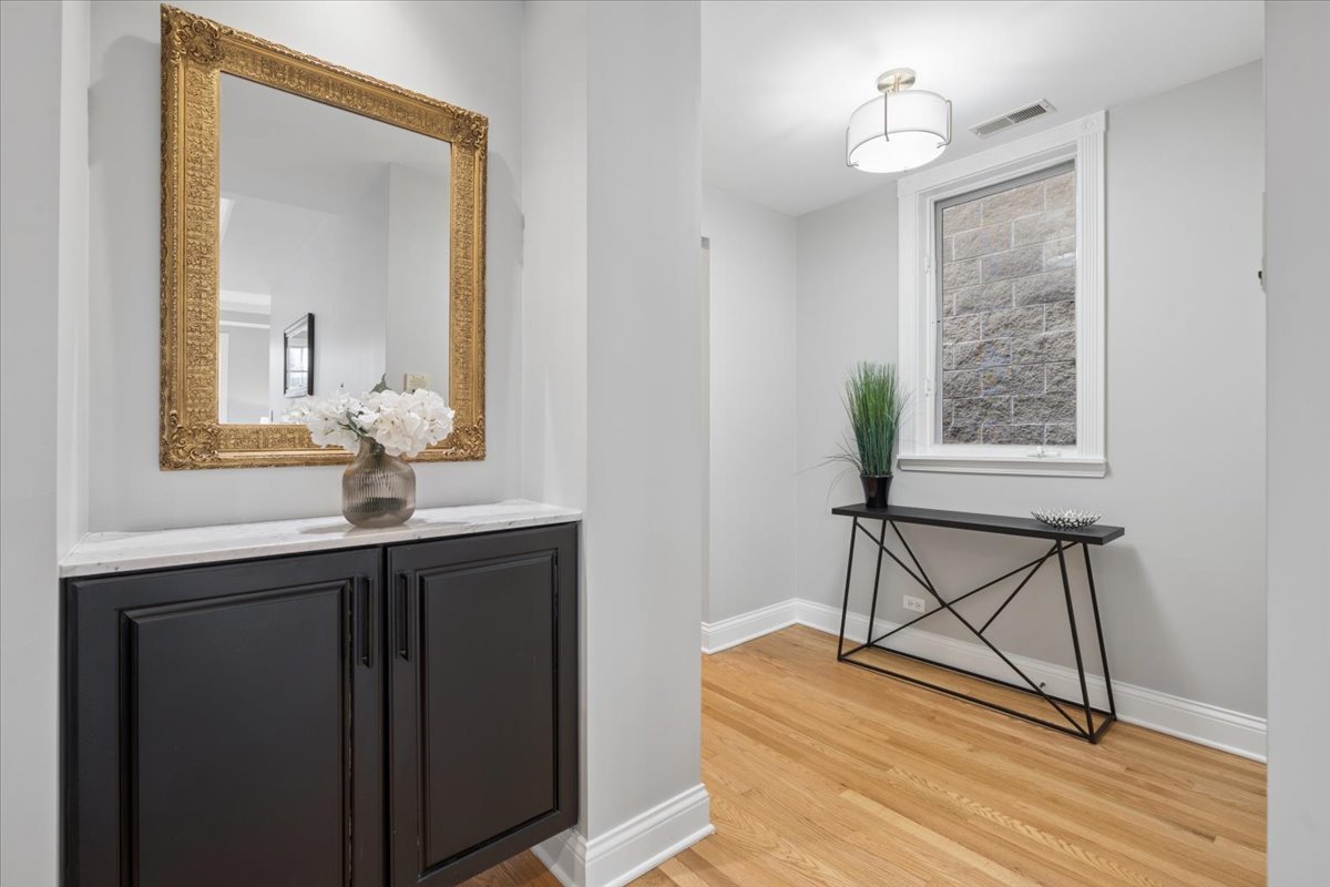 1948 North Mohawk Street, Unit D Chicago, IL 60614 - Photo 4 of 36