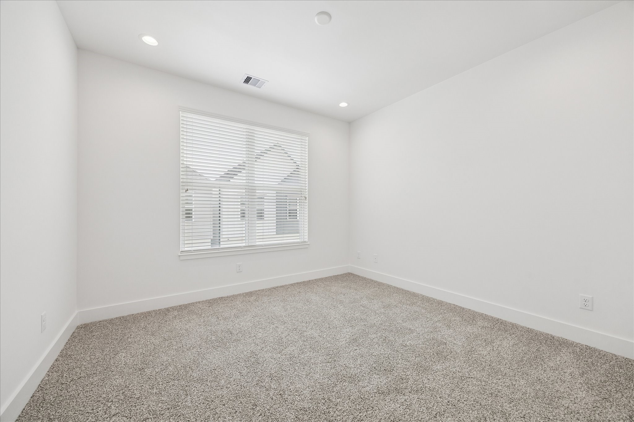 1824 West Tidwell Road Houston, TX 77091 - Photo 32 of 44 Photos are of the model home within the community * not of actual home*