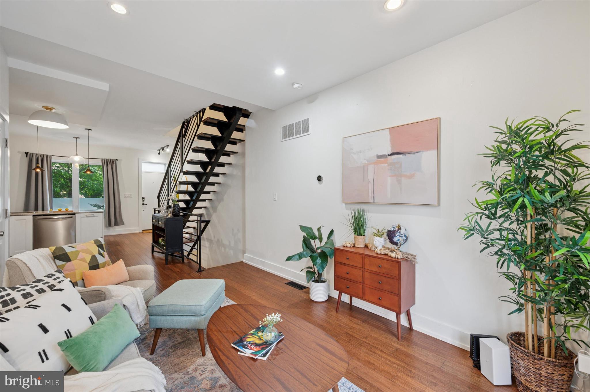 637 Cross Street Philadelphia, PA 19147 - Photo 16 of 28 a living room with furniture and a potted plant