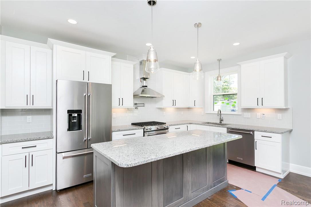 4102 Devon Road Royal Oak, MI 48073 - Photo 13 of 33 Linwood-13.jpg
