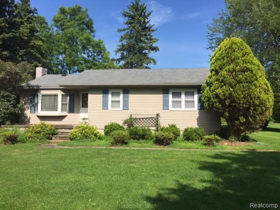 8408 Green Road Fenton, MI 48430 - Photo 1 of 19