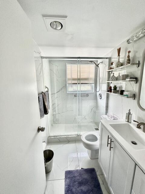 14 Fanshaw A Boca Raton, FL 33434 - Photo 5 of 20 Main Bathroom w/Shower