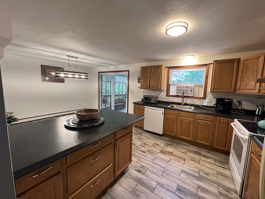 45 Howland Road Lakeville, MA 02347 - Photo 7 of 20