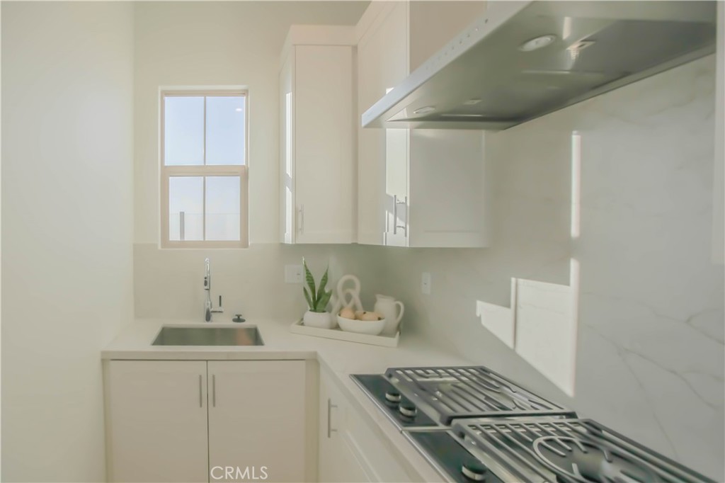 137 Oakstone Irvine, CA 92618 - Photo 20 of 54 a kitchen with sink a stove and cabinets