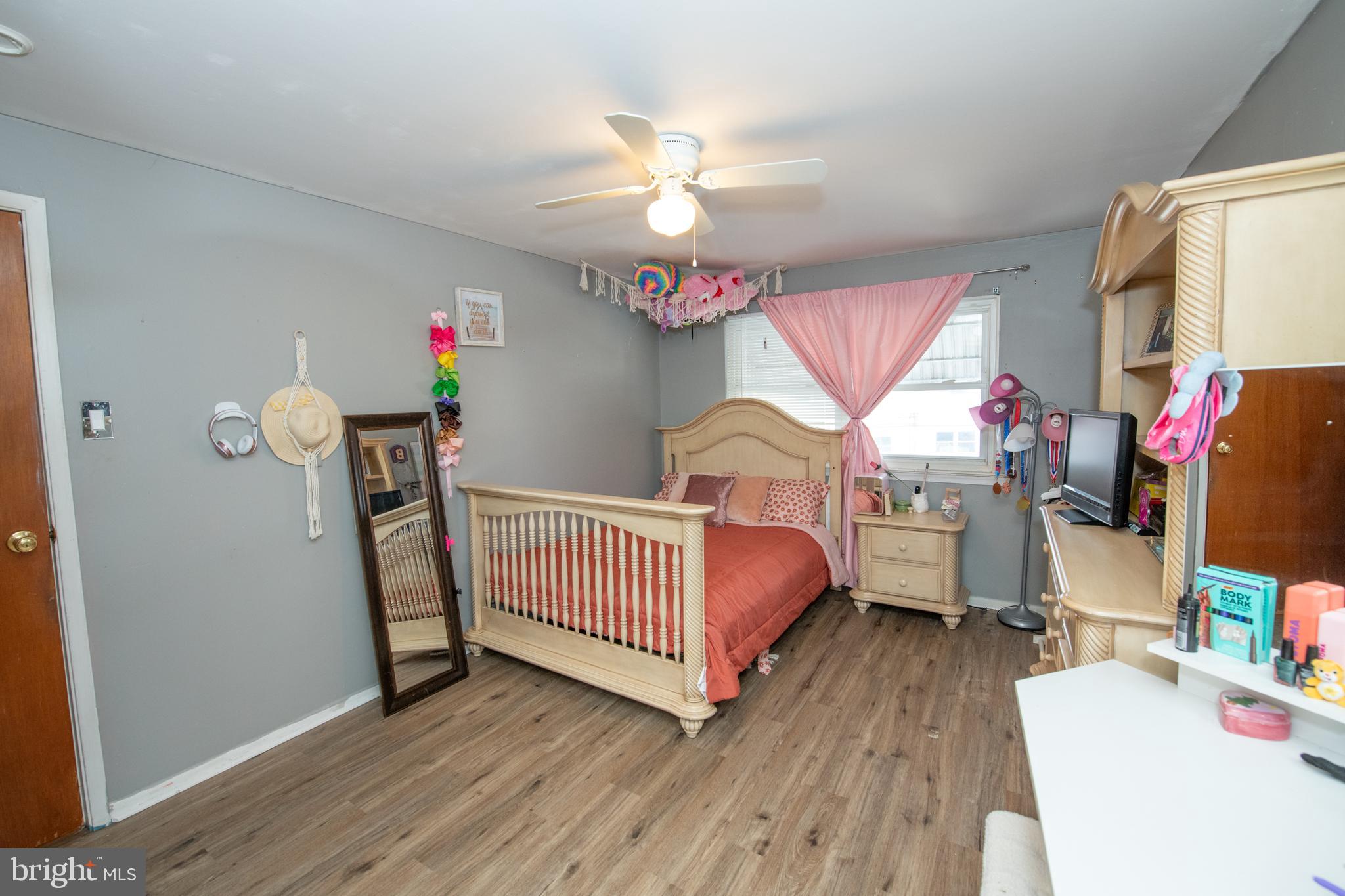 12506 Chilton Road Philadelphia, PA 19154 - Photo 38 of 55 a bedroom with a bed and a window