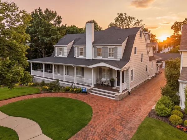 $1,899,000 | 4060 Grove Avenue, Western Springs, IL 60558