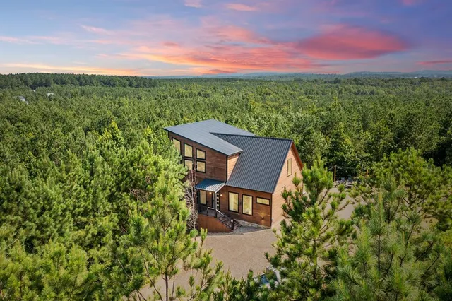 $825,000 | 62 Hickory Cyn Trail, Broken Bow, OK 74728