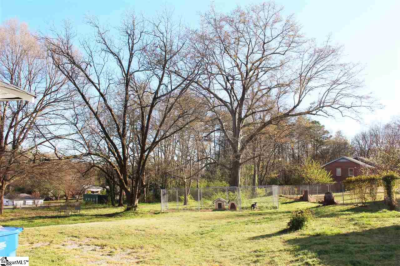 907 South Welcome Road Greenville, SC 29611 - Photo 3 of 21